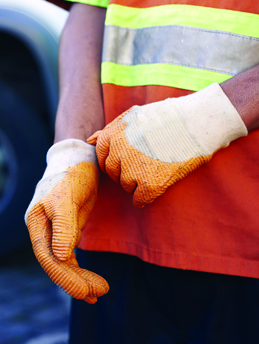 Recovery operator with gloves